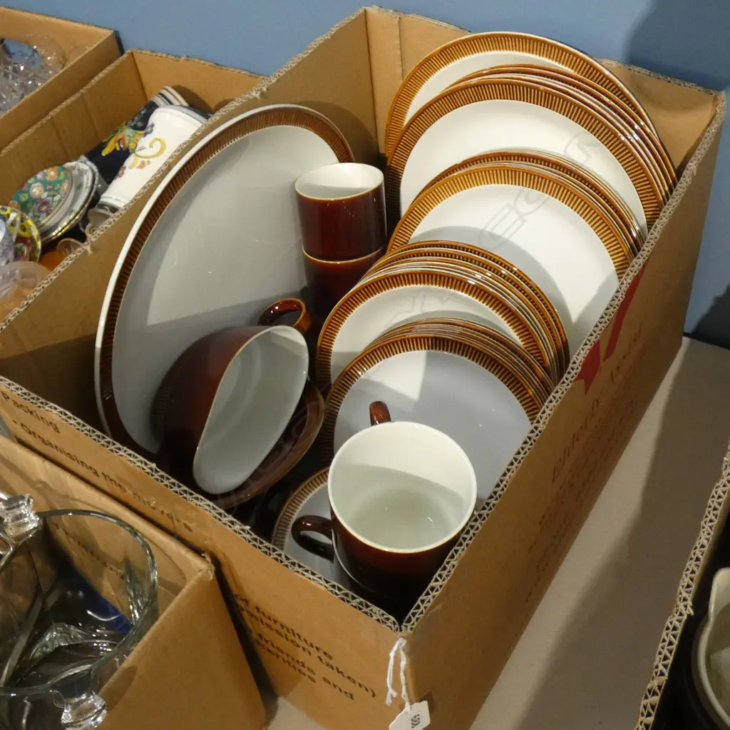 BOX LOT LARGE POOLE DINNER SERVICE Image 1++