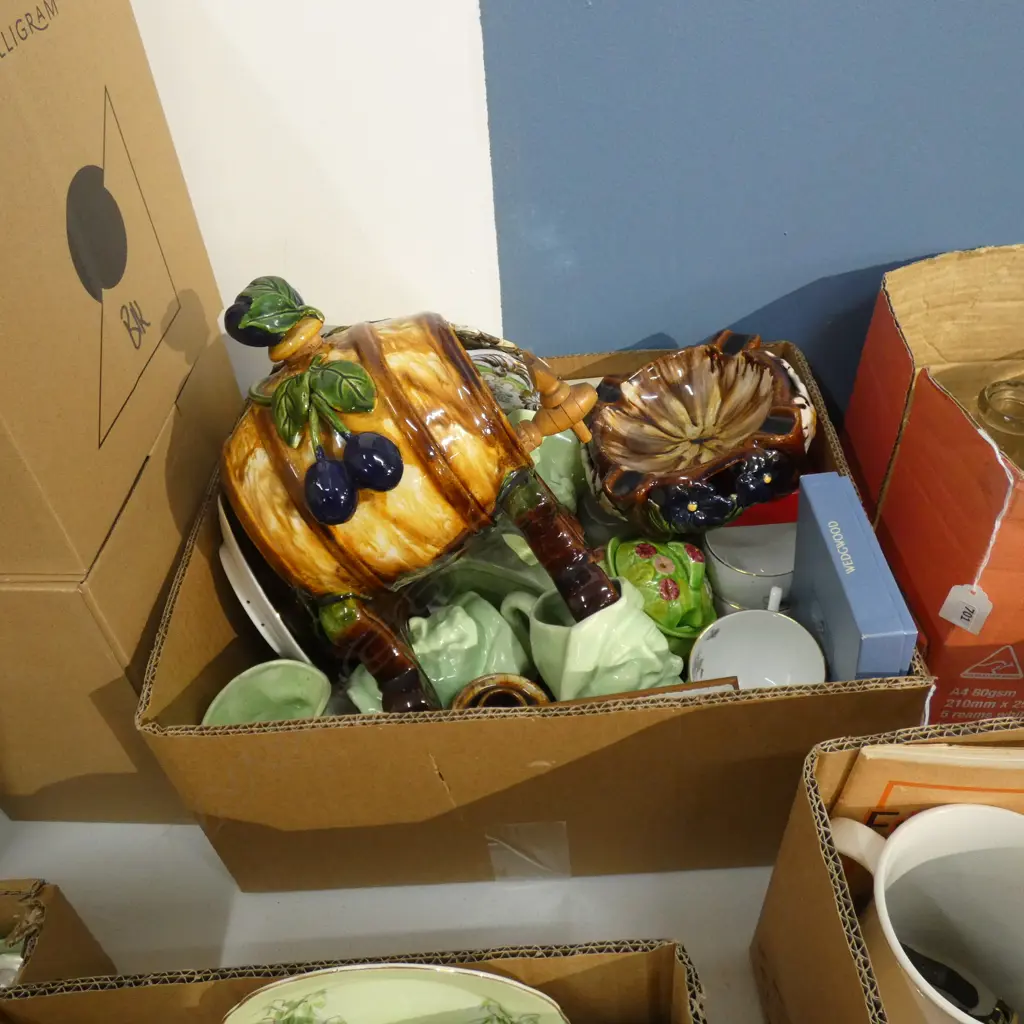 BOX LOT ASST. CERAMICS Image 1++