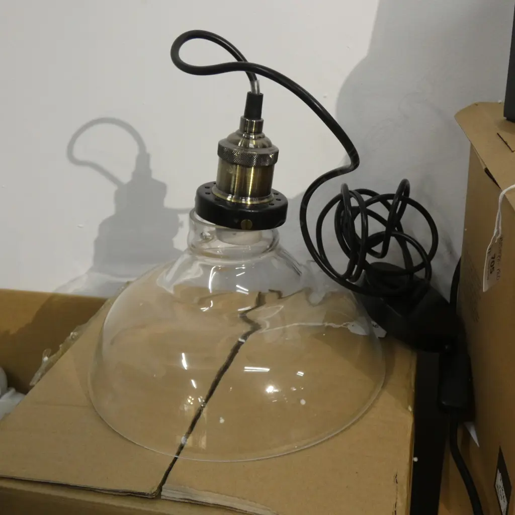GLASS PENDANT LIGHT    NEW IN BOX Image 1++