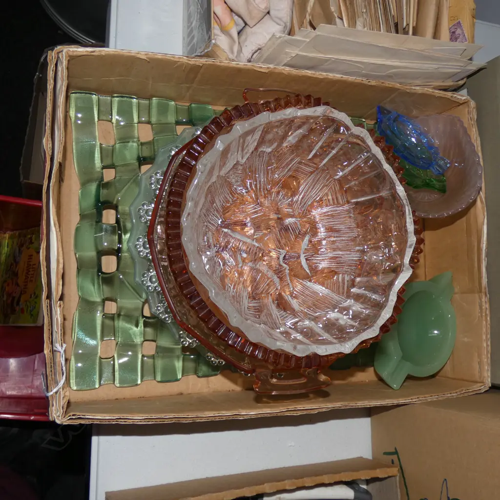 BOX VINTAGE & ART GLASS BOWLS / DISHES & PLATES AF Image 1++