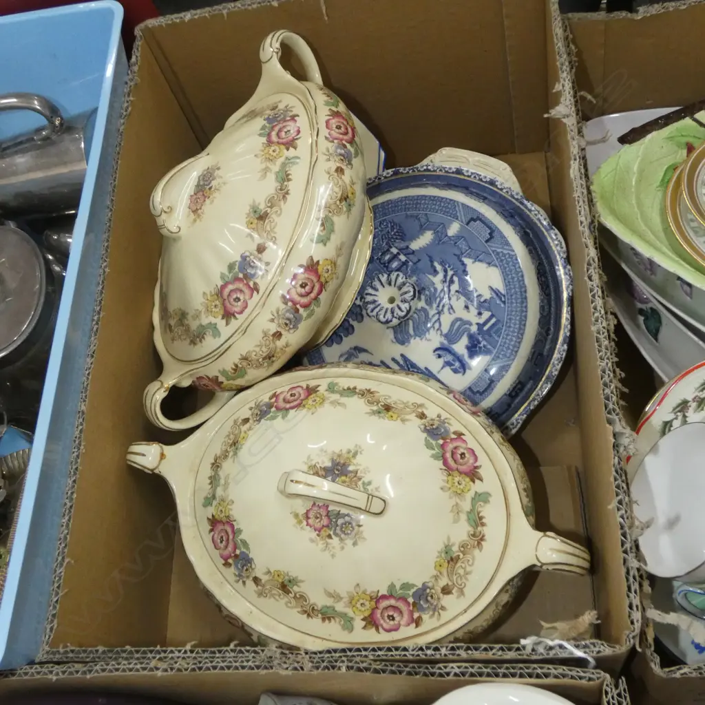 BOX OLD ENGLISH LIDDED SERVING DISHES INCL WILLOW PATTERN  Image 1++
