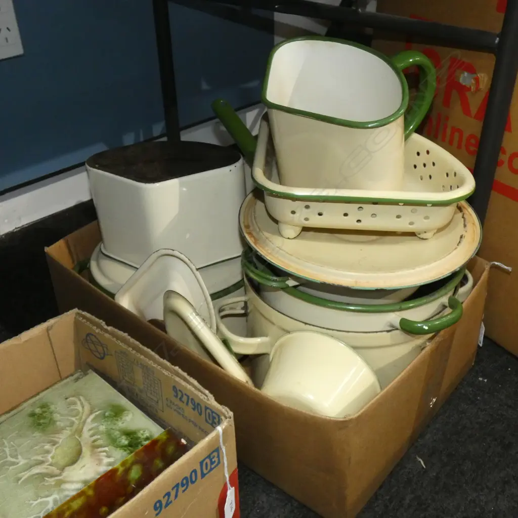 LOT ASST VINTAGE ENAMEL COOKWARE Image 1++