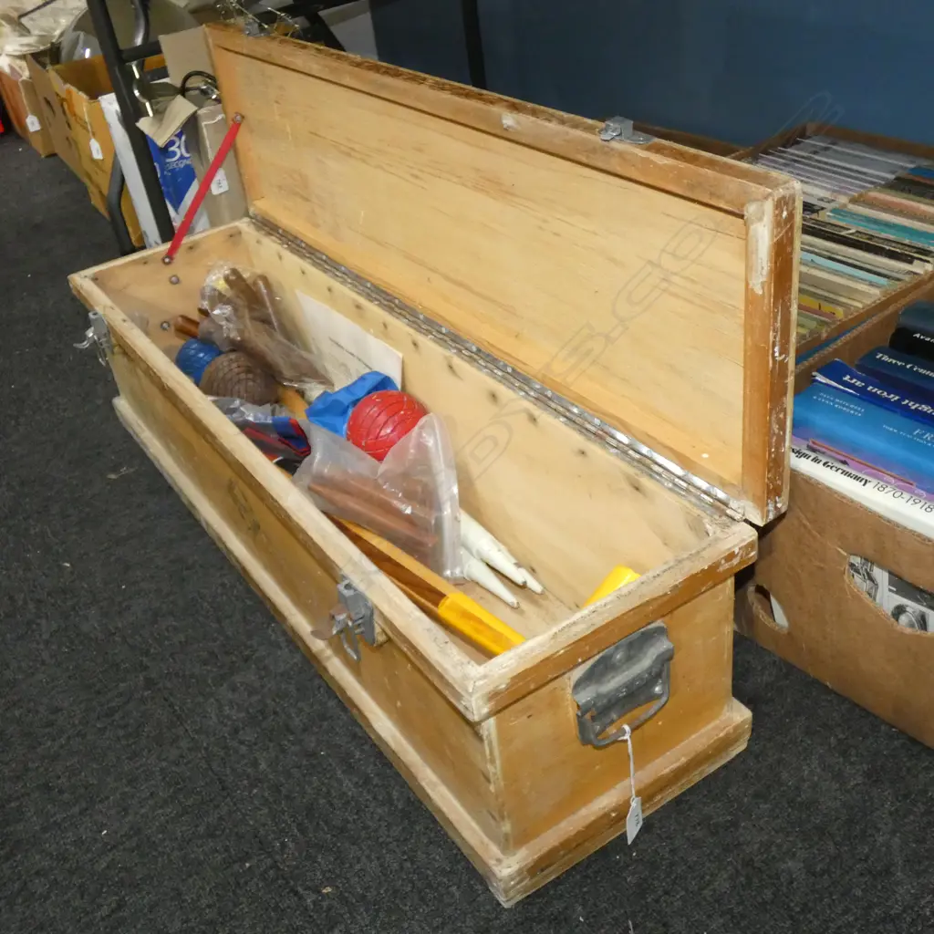 LG OLD WOODEN BOXED CROQUET SET  Image 1++