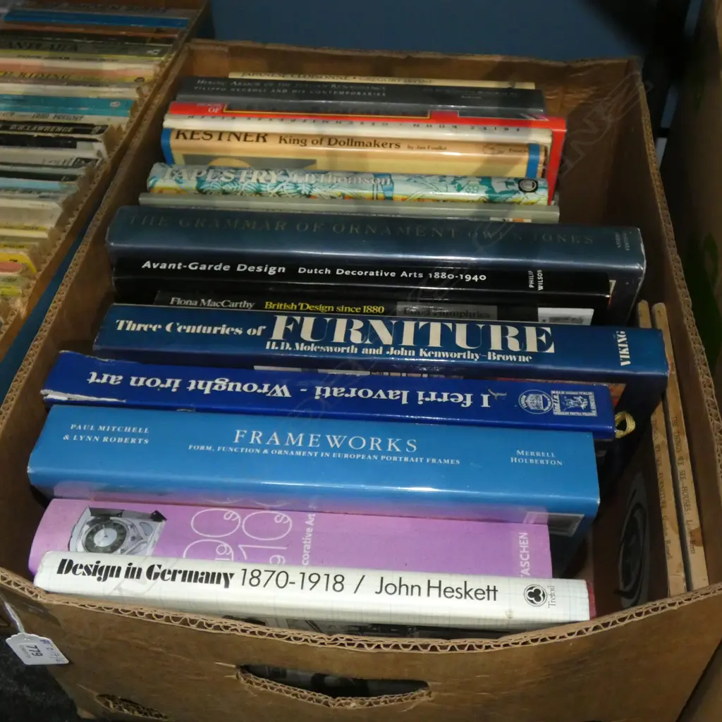 BOX LOT BOOKS; DECORATIVE ARTS Image 1++