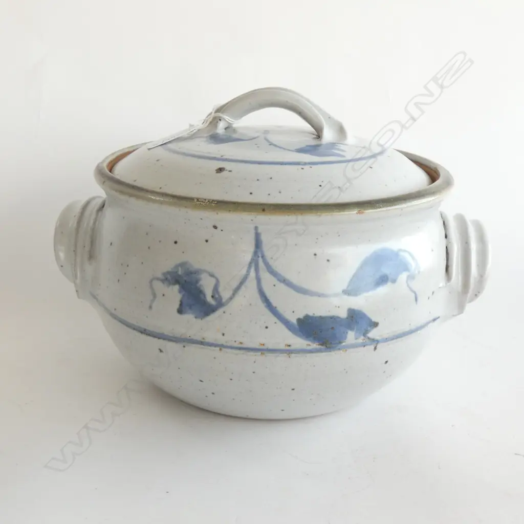 LARGE STUDIO POTTERY CASSEROLE... Image 1++