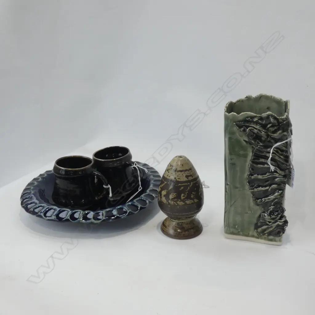 5 NZ SUDIO POTTERY PCES. M SMISEK SALT.BLUE DISH.VASE 2 MUGS Image 1++