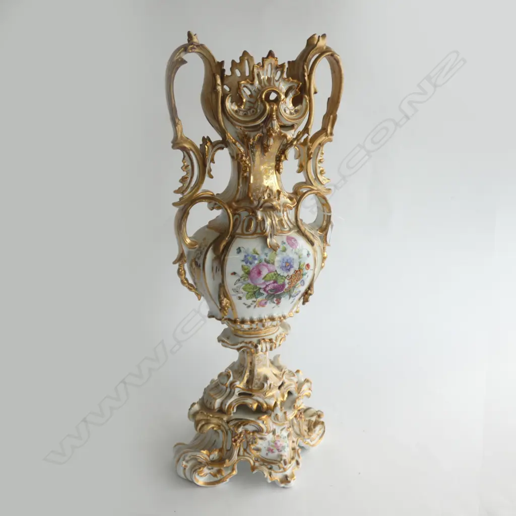 IMPRESSIVE VINTAGE FRENCH GOLD GILT & FLORAL VASE ON BASE - HAS SOME FAULTS & RESTORATIONS H. 650MM Image 1++