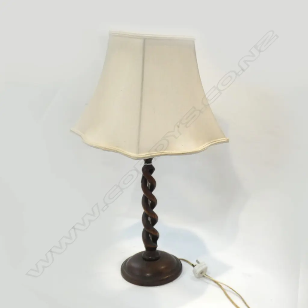 WOODEN BARLEY TWIST BASE TABLE LAMP & SHADE H. 635MM Image 1++