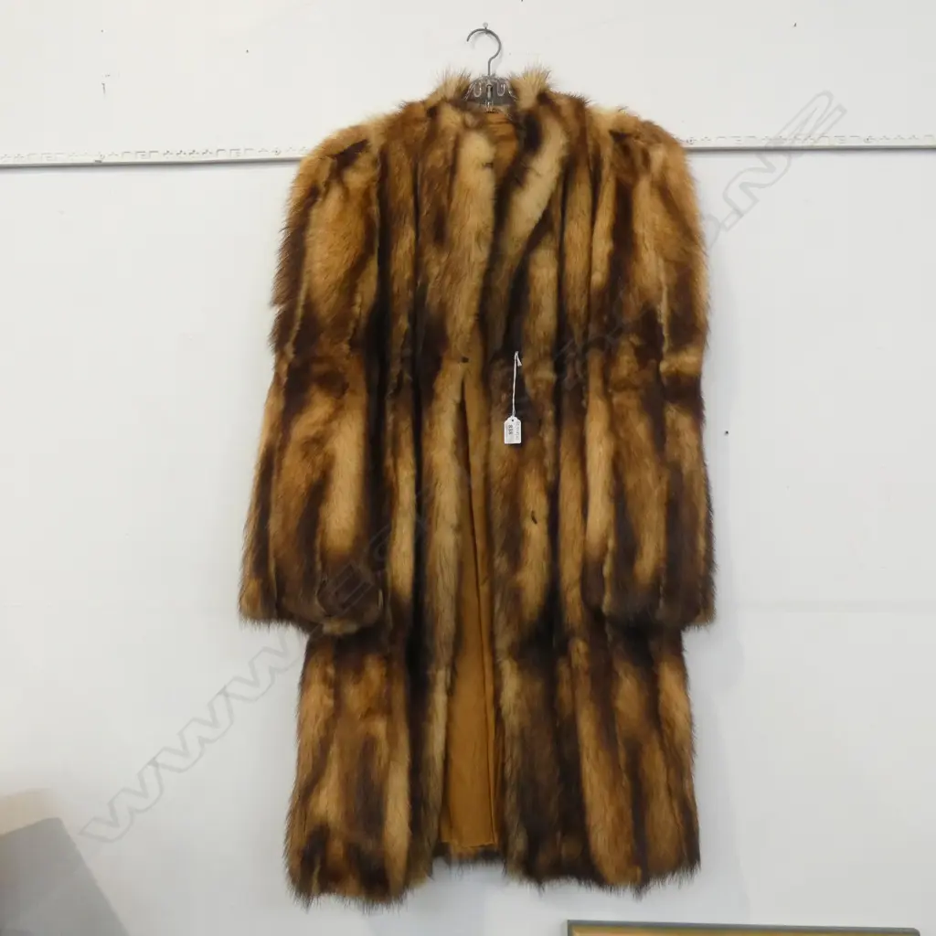 MID LENGTH FUR COAT Image 1++