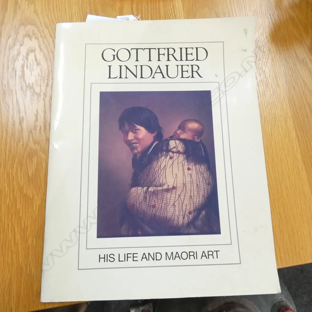 LG GOTTFRIED LINDAUER SOFT COVER BOOK 'HIS LIFE & MAORI ARTS'  Image 1++