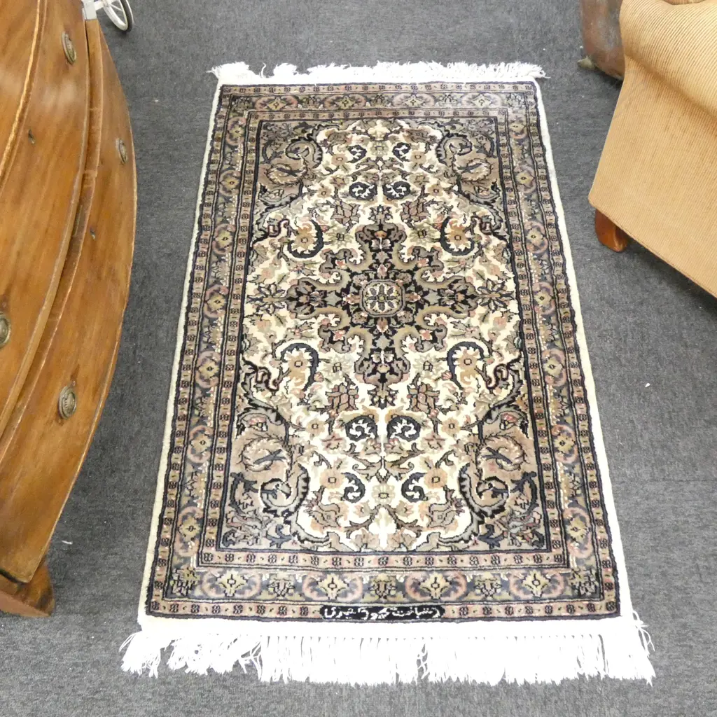 SILK FLOOR RUG 1300 X 790 MM Image 1++