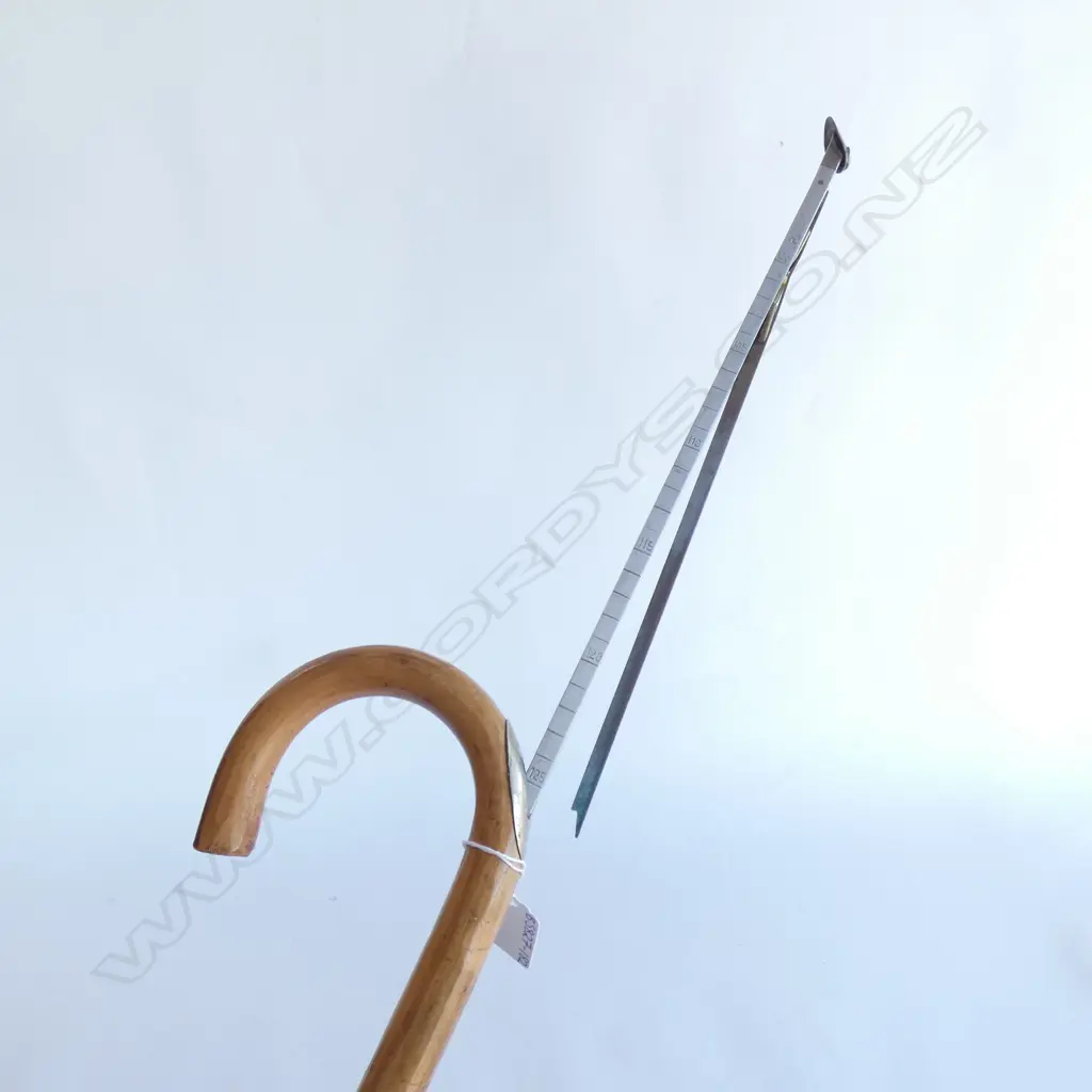 ANTIQUE BAMBOO WALKING STICK WITH HORSE MEASURING TOOL INSIDE  Image 1++