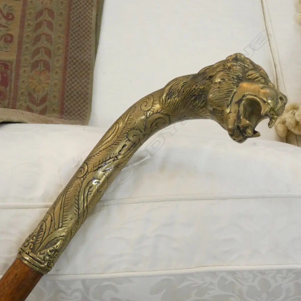 BRONZE LION HEAD WALKING STICK L.1010mm Image 1++