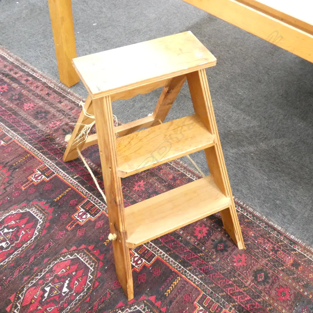 SMALL PINE STEP LADDER Image 1++