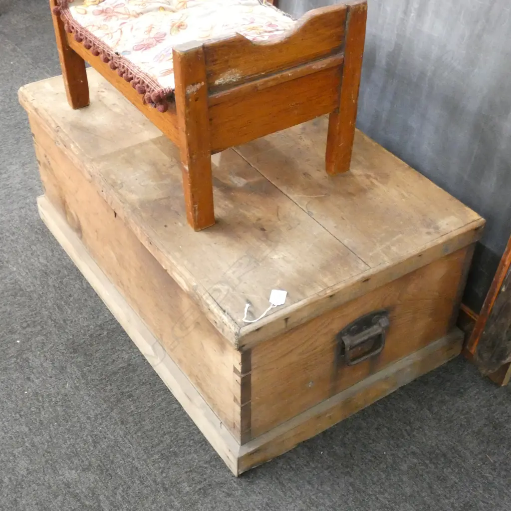 LG OLD WOODEN BLANKET BOX  925 X 540MM Image 1++