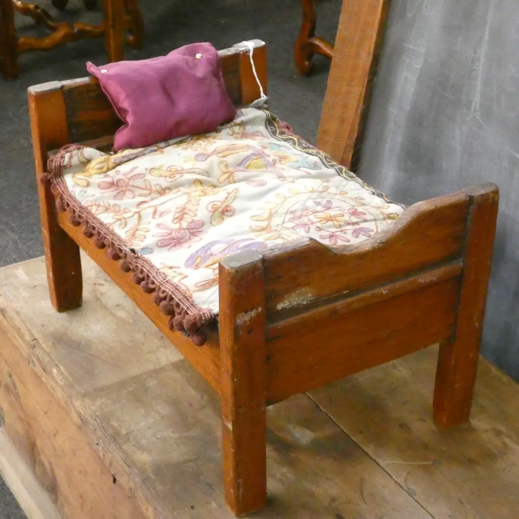 VINTAGE DOLLS BED  540 X 370MM Image 1++