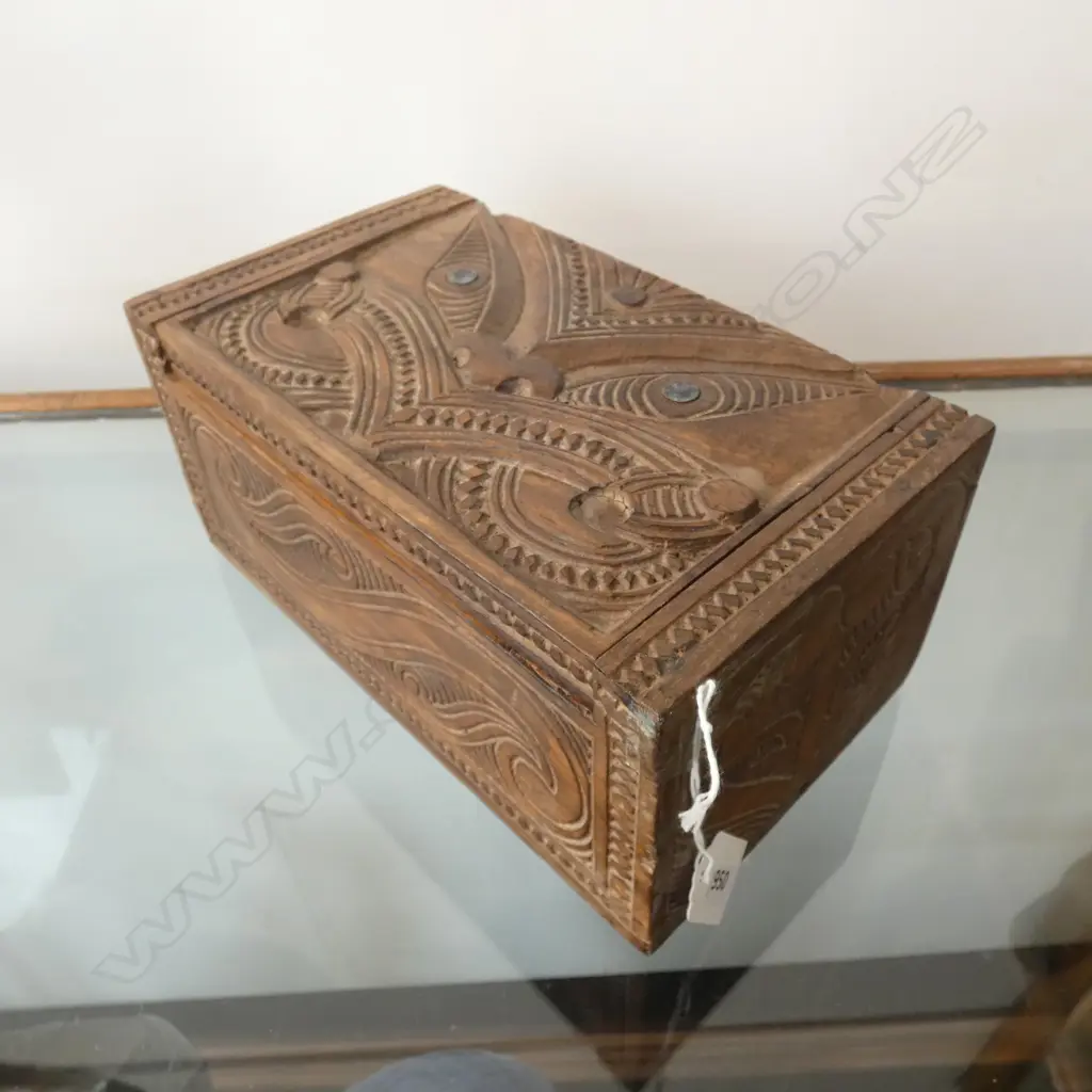CARVED WOODEN MAORI BOX L.235mm Image 1++
