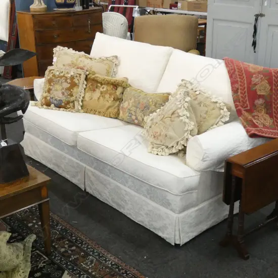 PR WHITE UPHOLSTERED SOFAS W.1900mm
