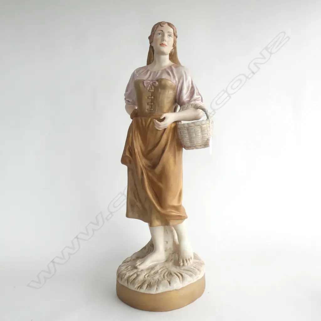 ROYAL DUX LGE FIGURE WOMAN WITH BASKET H.645mm Image 1++