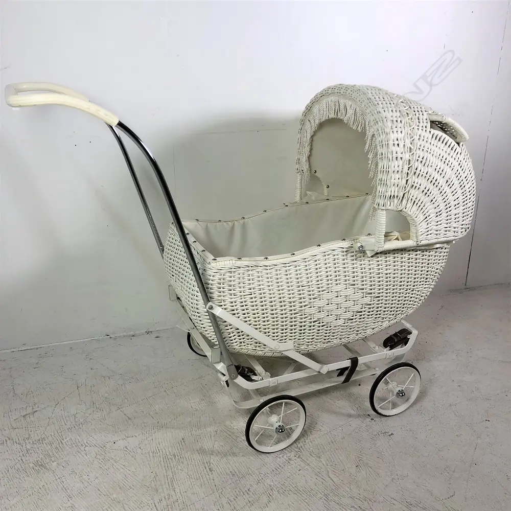 RESTORED VINTAGE BABY'S WICKER PRAM Image 1++