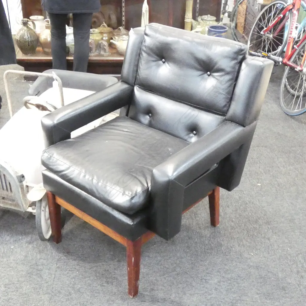 RETRO BLACK VINYL CHAIR Image 1++