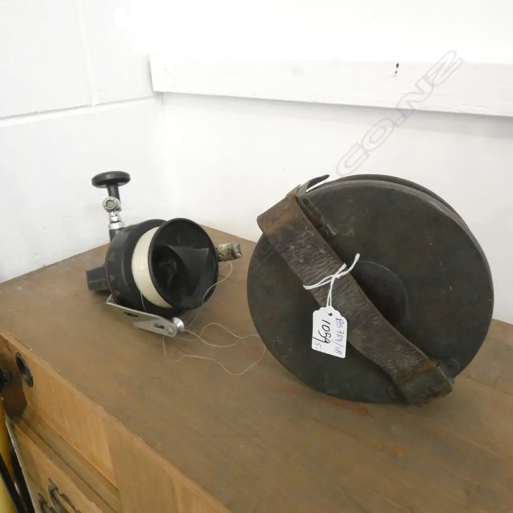 2 VINTAGE FLY FISHING RODS + 2 REELS & SPEAR GUN  Image 1++