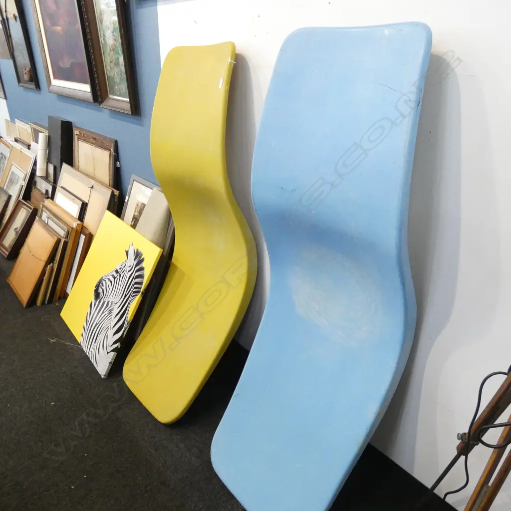 TWO RETRO FIBRE GLASS LOUNGERS Image 1++