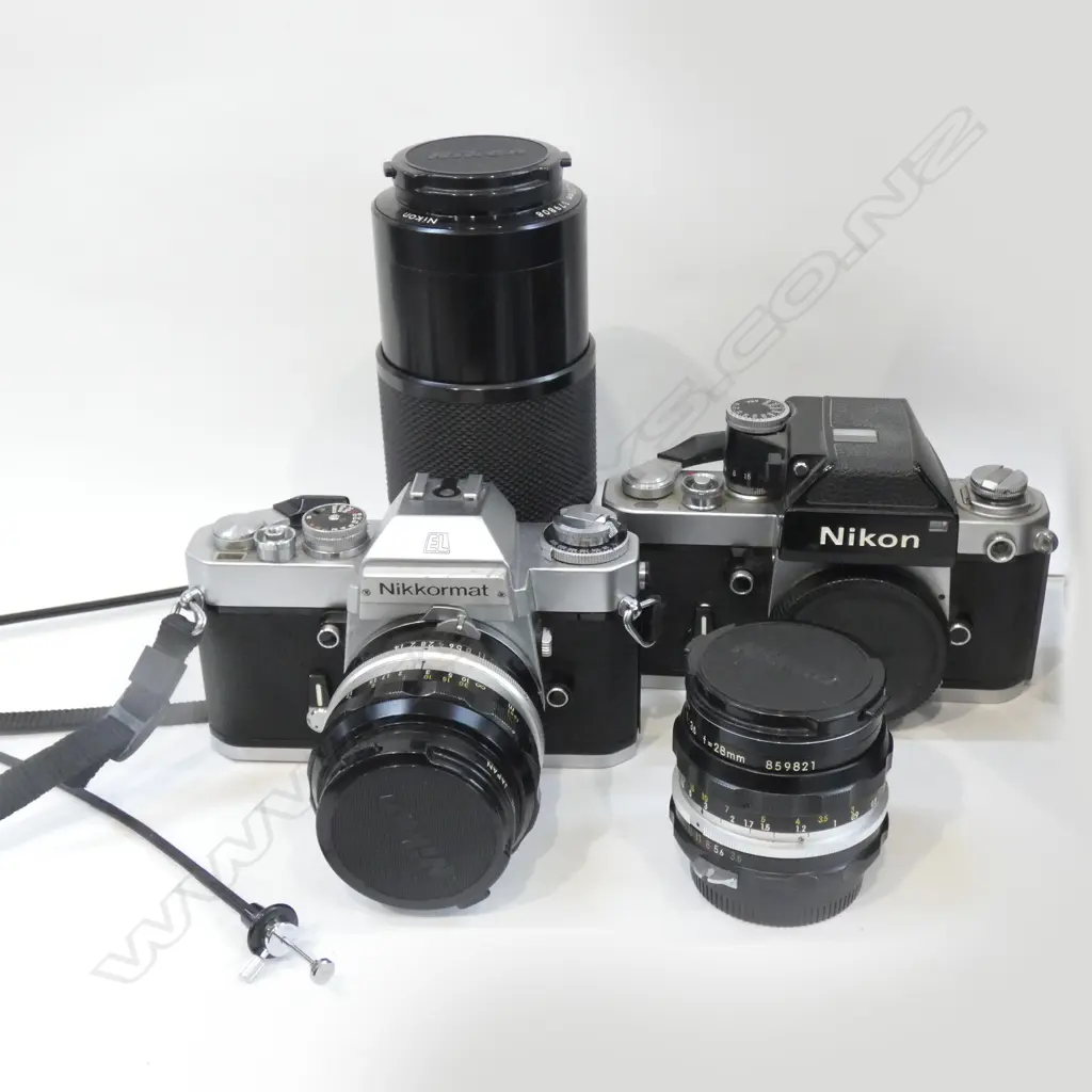 NIKON LEATHER CAMERA BAG INC. 2 NIKON FILM CAMERA & LENSES  ETC.. Image 1++