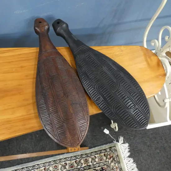 2 CARVED MAORI PATUS L.410mm