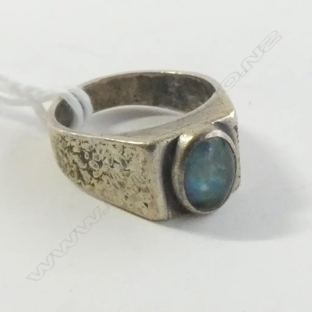 (17997) SILVER & OPAL VINTAGE RING Image 1++