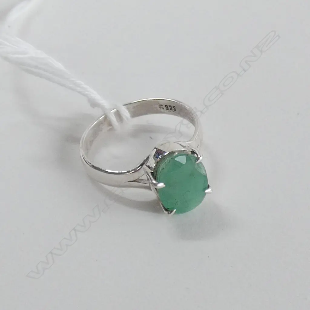 EMERALD RING SET IN 925 SILVER  Image 1++