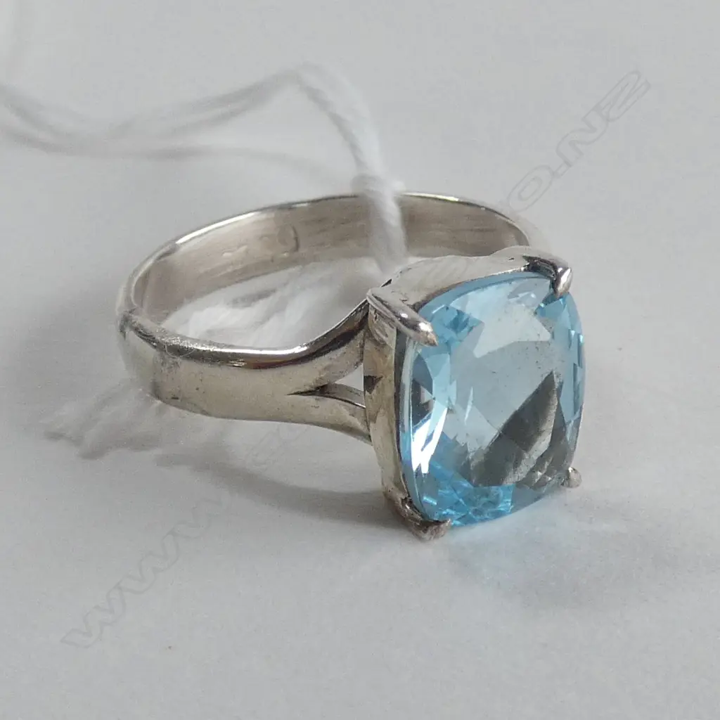 BLUE TOPAZ RING SET IN 925 SILVER  Image 1++