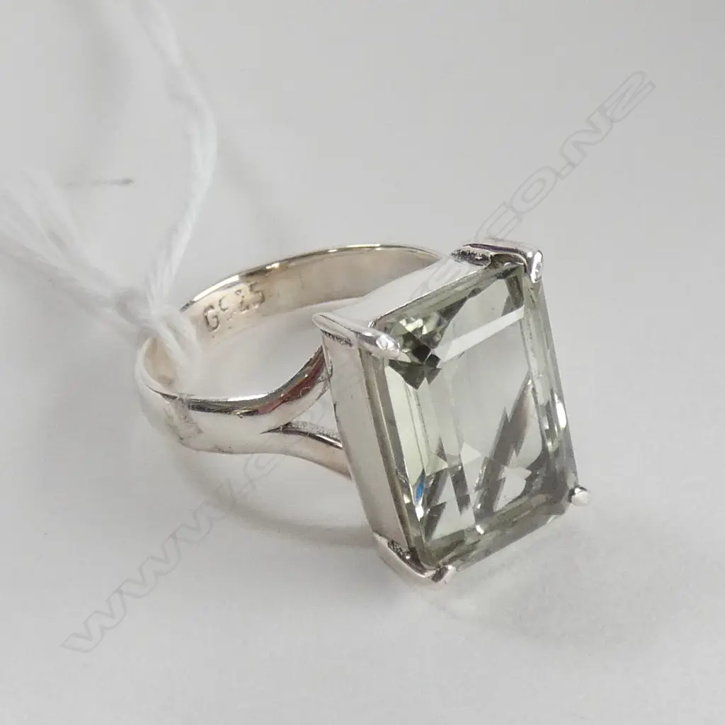 GREEN AMETHYST RING SET IN 925 SILVER  Image 1++
