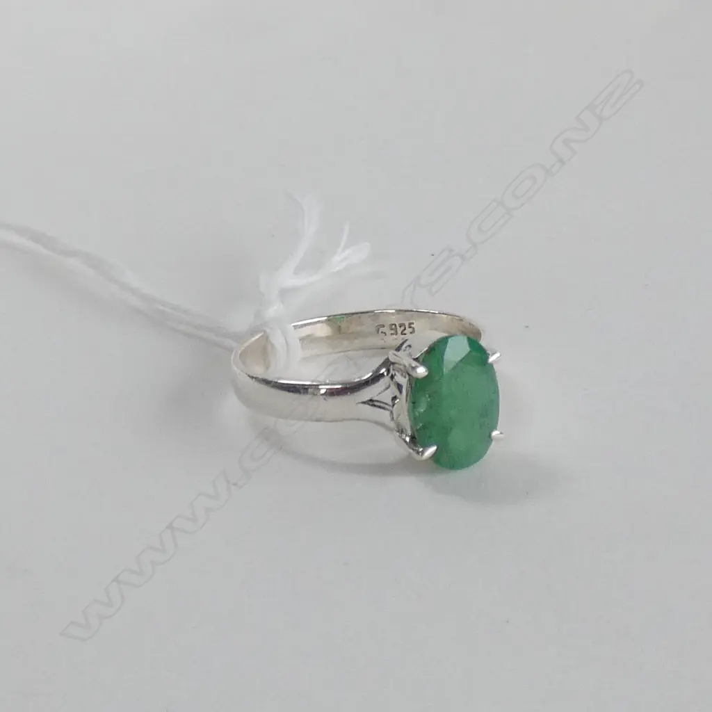 EMERALD RING SET IN 925 SILVER  Image 1++