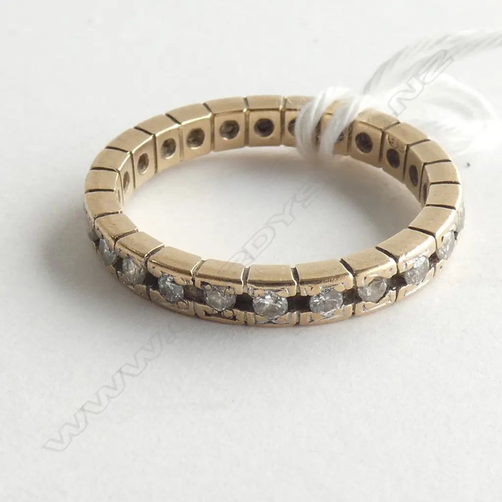 (19150) 9CT 24 DIAMOND ETERNITY BAND RING Image 1++