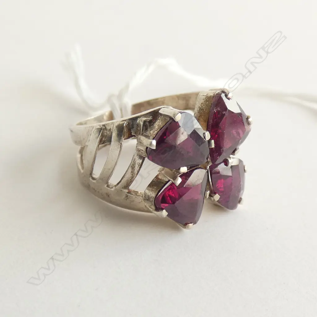 SILVER & 4 GARNET RING FACETED TRIANGULAR Image 1++