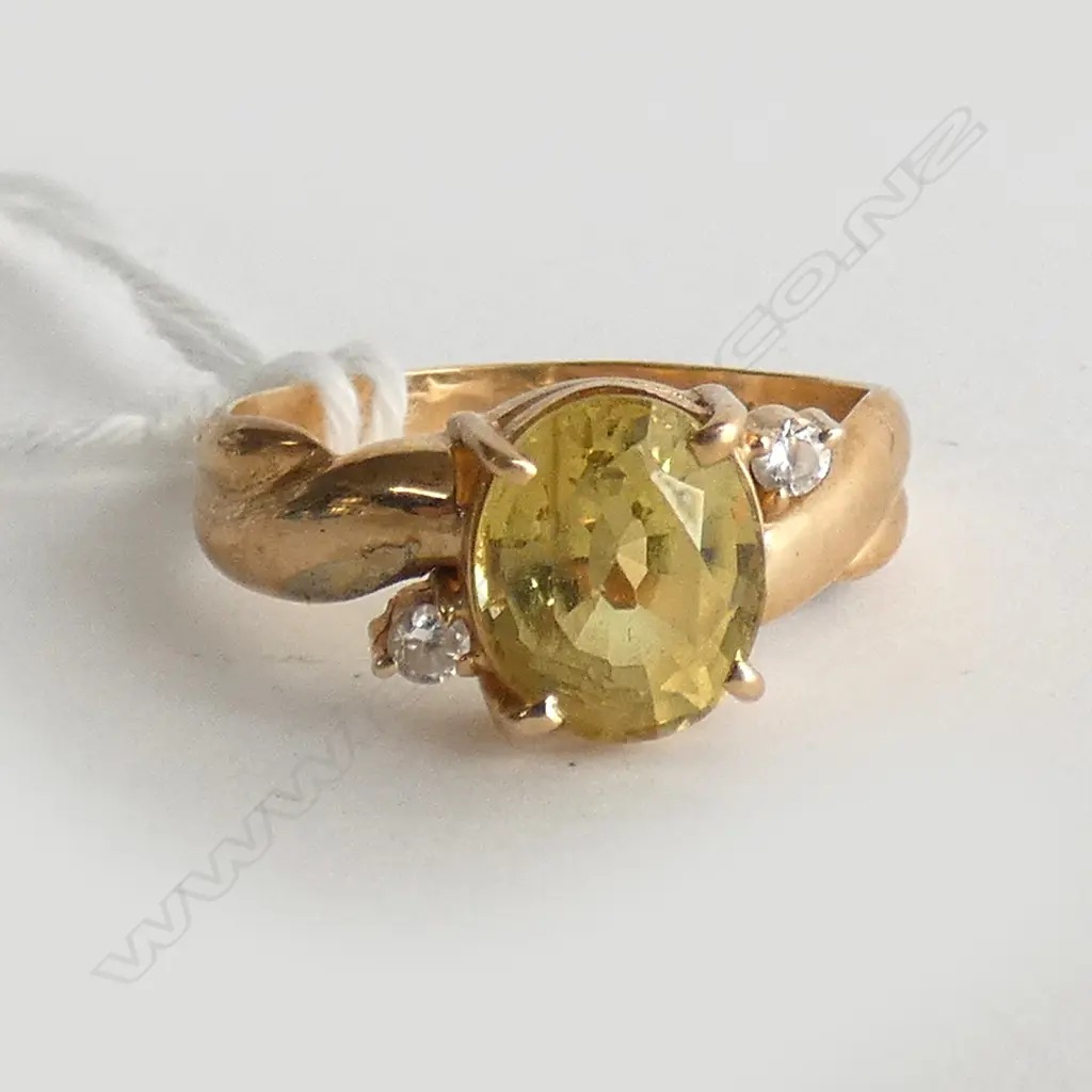 14k GOLD RING w YELLOW TOPAZ ?  & 2 CZ  TO THE SHOULDER Image 1++