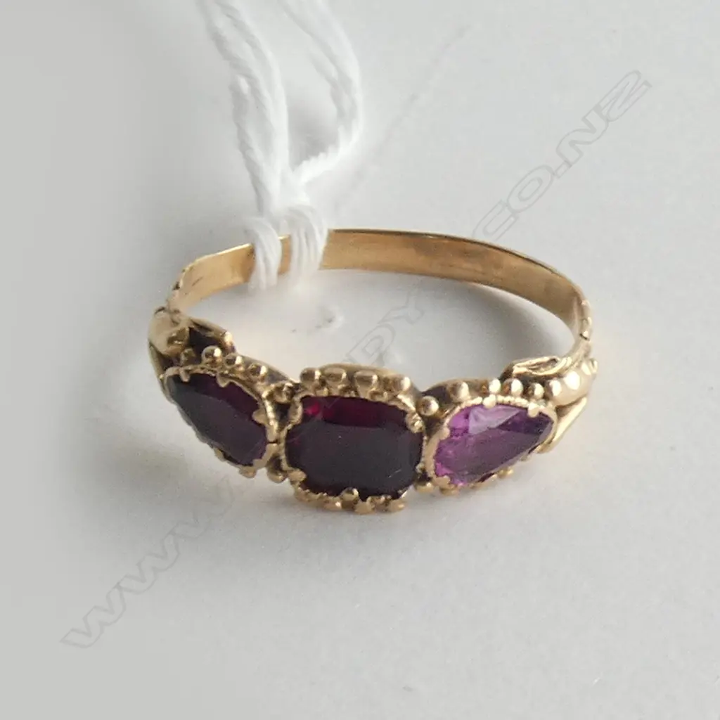 (19190) GEO.III/VICT 9CT ALMADINE GARNET RING Image 1++