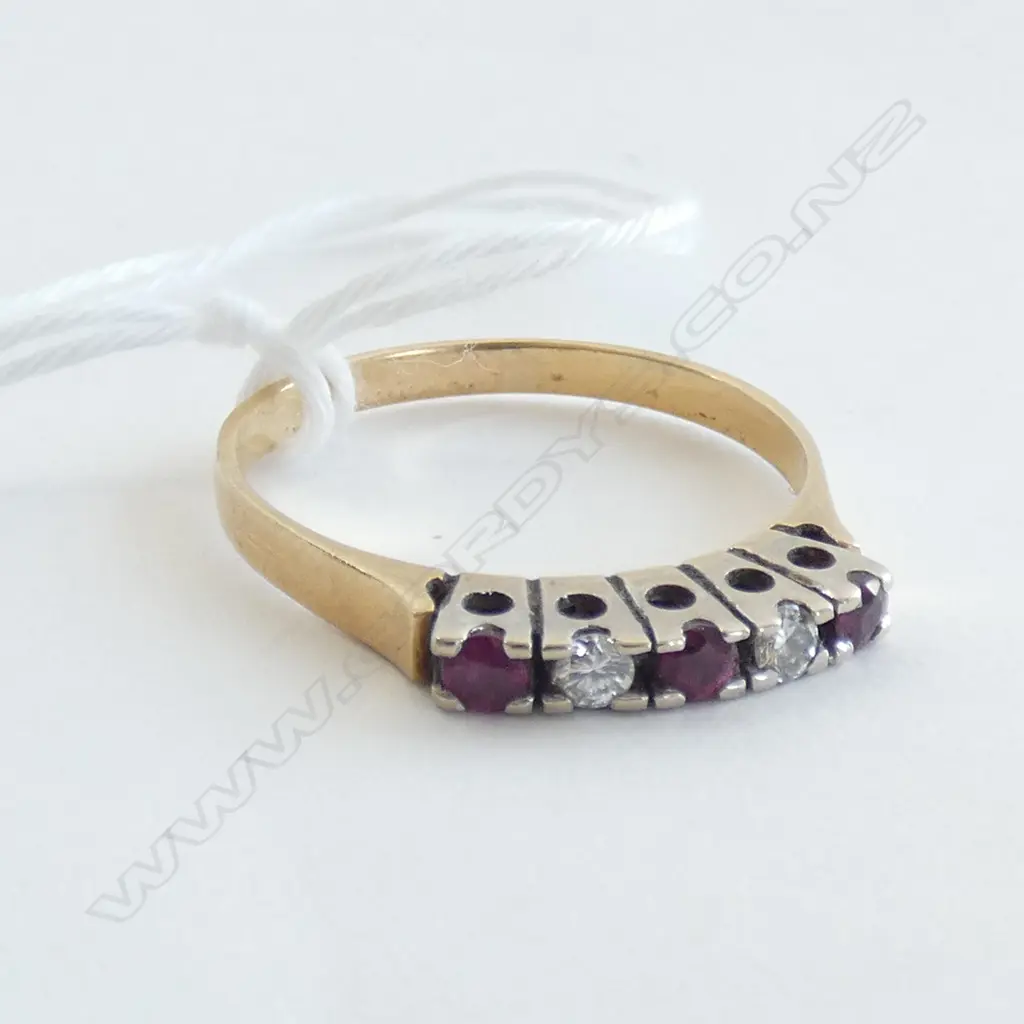 ESTATE 18CT GOLD  RUBY AND DIAMOND RING 3.2 GMS Image 1++