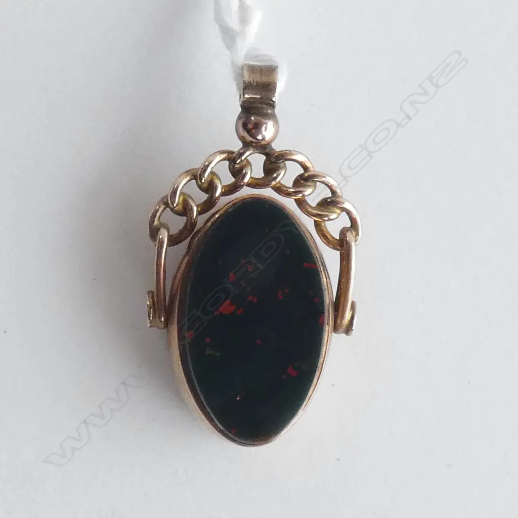 9CT BLOODSTONE & CARNELIAN FOB 4.5 GRAMS Image 1++