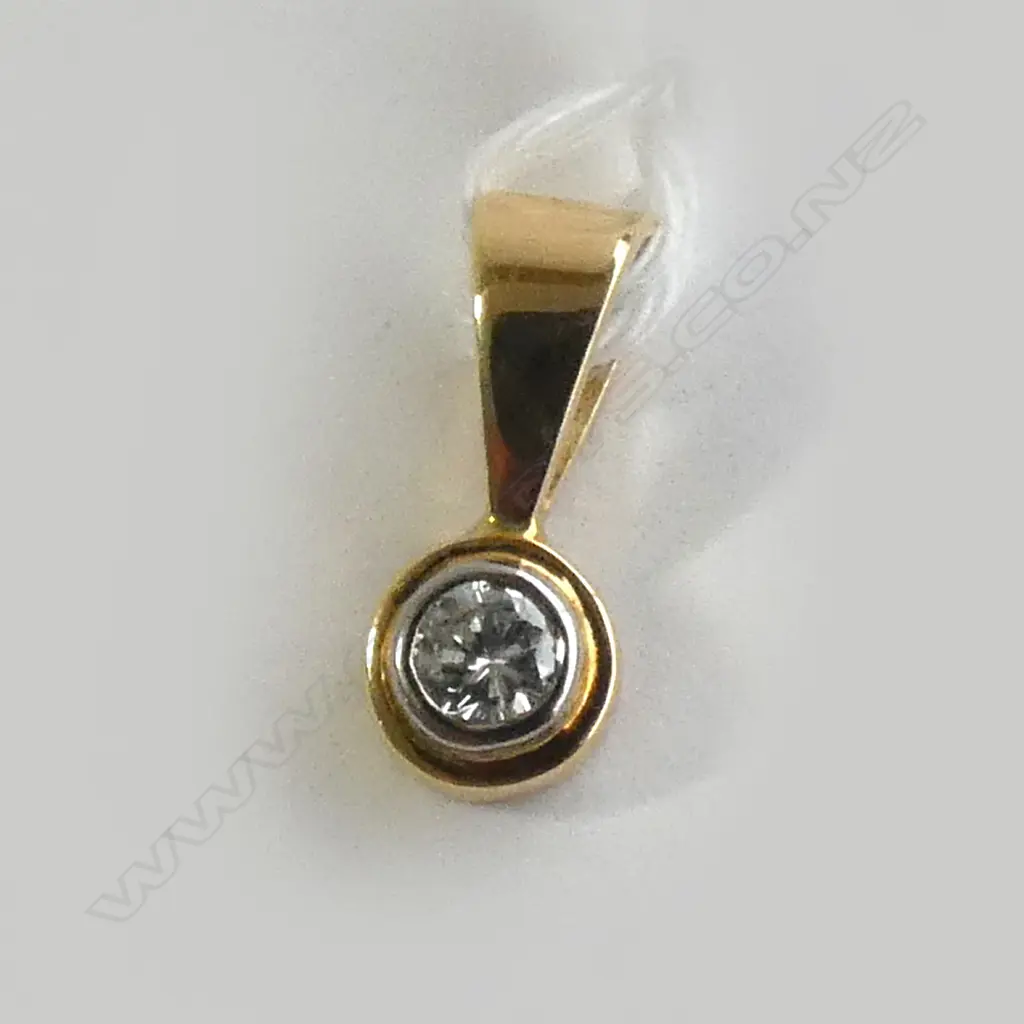 (17995) 14CT GOLD & DIAMOND PENDANT MODERN BRILLIANT CUT Image 1++