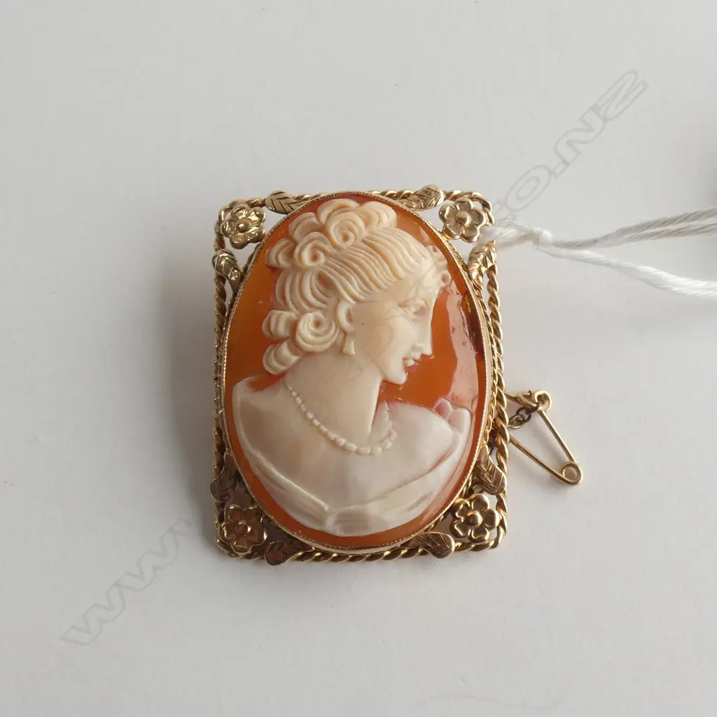 (17985) 9CT CAMEO BROOCH ELEGANT WOMAN Image 1++