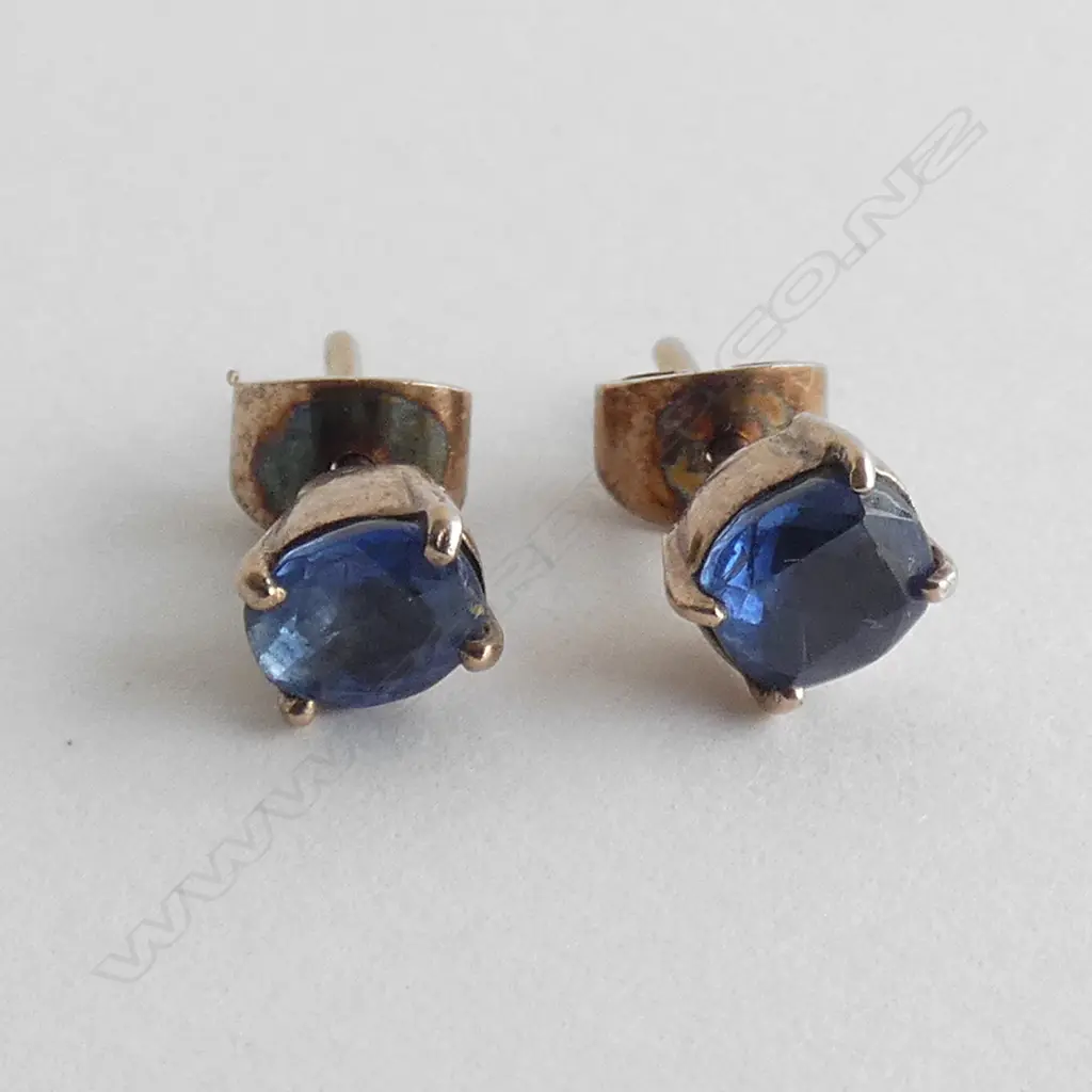  PAIR 9CT GOLD AND CEYLONESE SAPPHIRE STUD EARRINGS  Image 1++