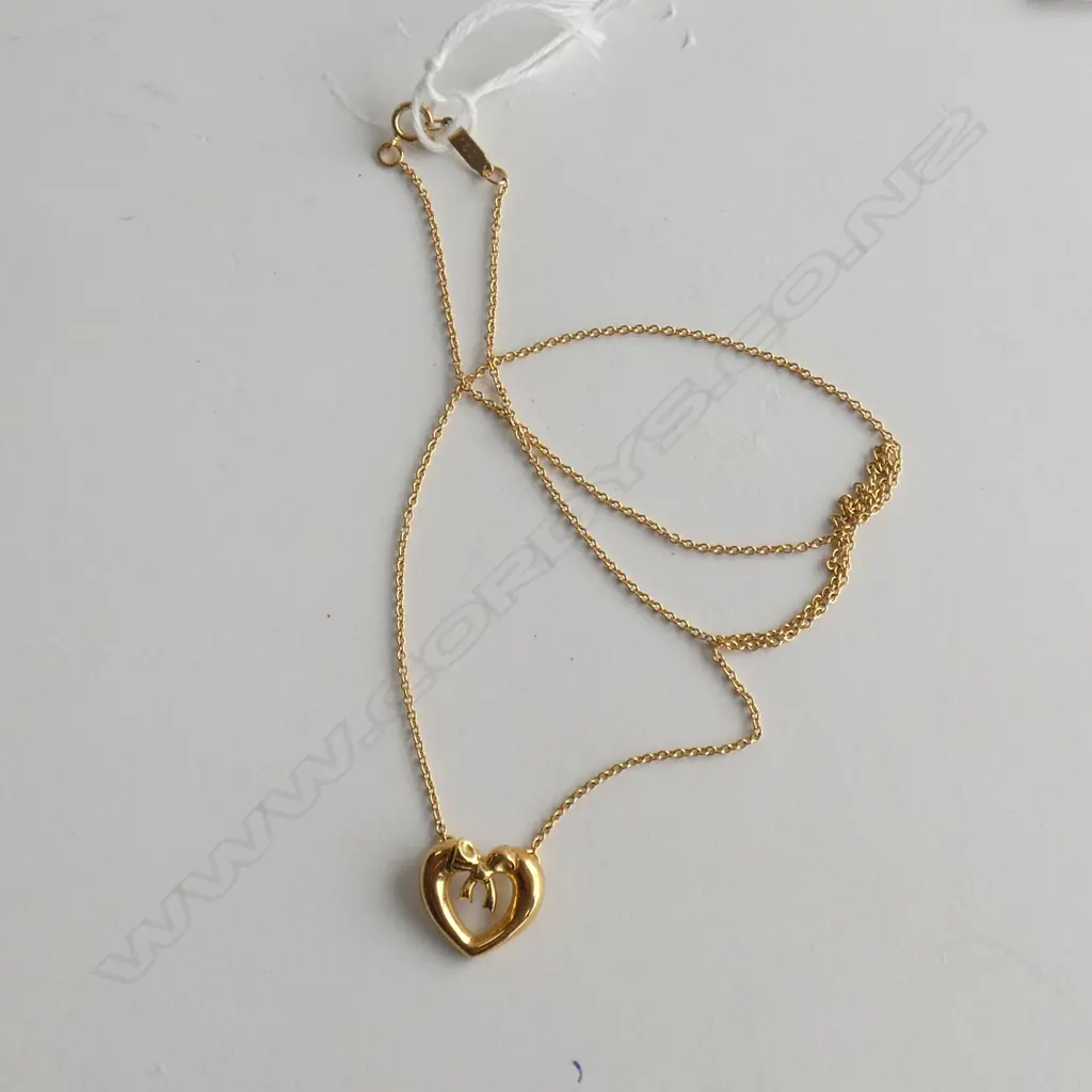 (17966) TIFFANY & CO 18CT HEART PENDANT ON 18CT CHAIN Image 1++