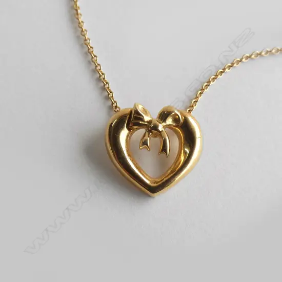 (17966) TIFFANY & CO 18CT HEART PENDANT ON 18CT CHAIN