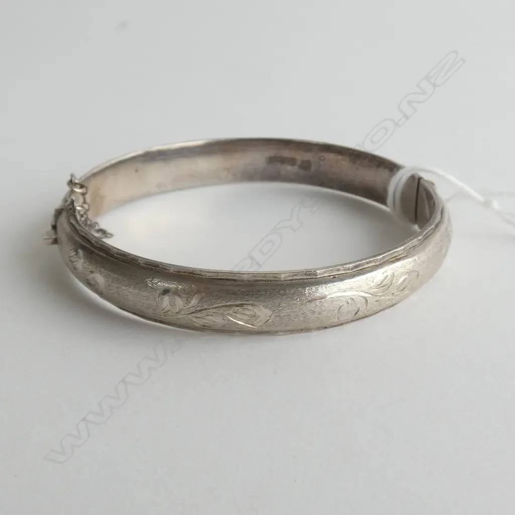SILVER HINGED BANGLE ENGREAVED  Image 1++