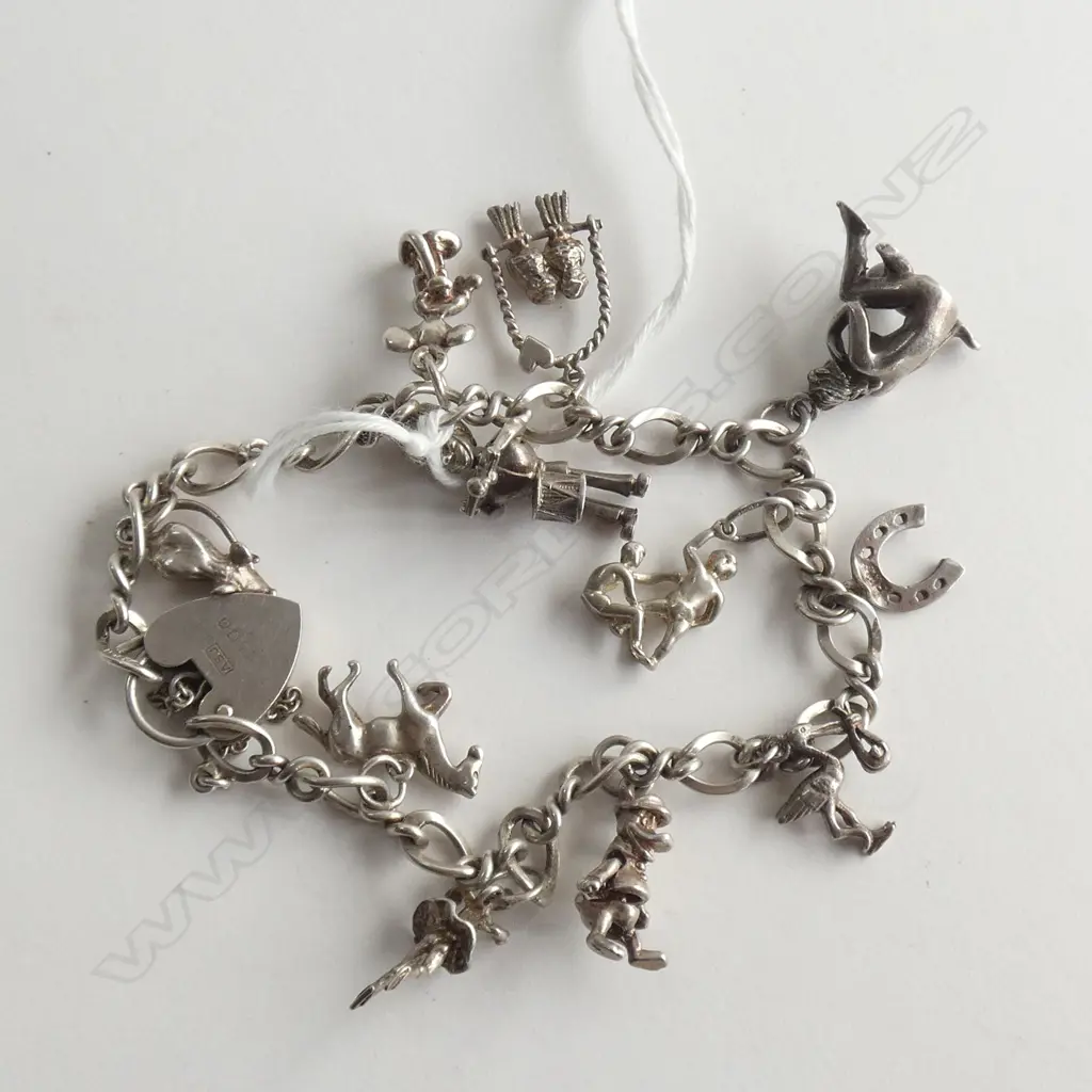 (19158) SILVER CHARM BARCELET 11 CHARMS Image 1++