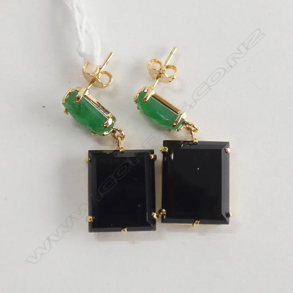 PR GILDED SILVER EMERALD & ONYX EARRING Image 1++
