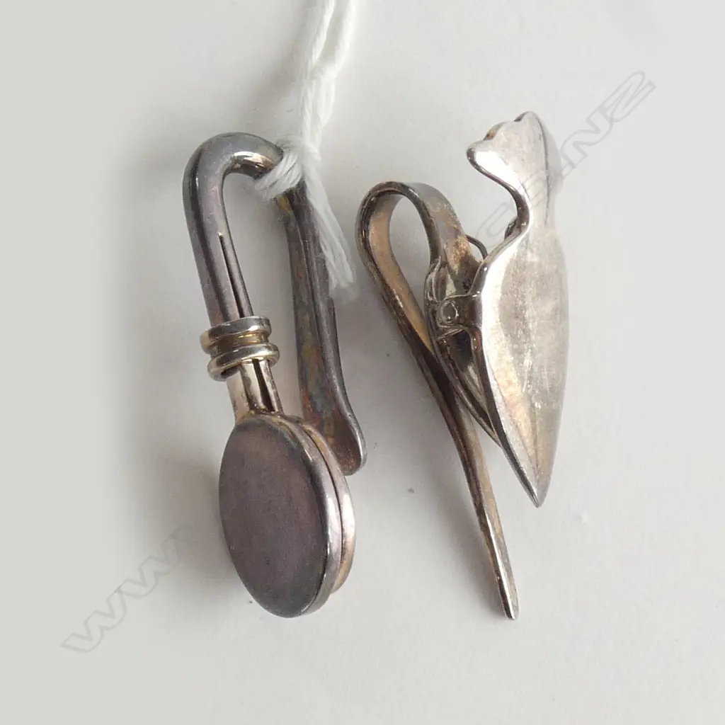 2 SILVER HALLMARKED NAPKIN HOLDERS Image 1++