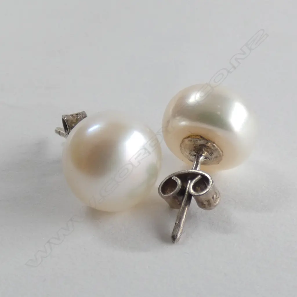 PR PEARL STUD EARRINGS  Image 1++